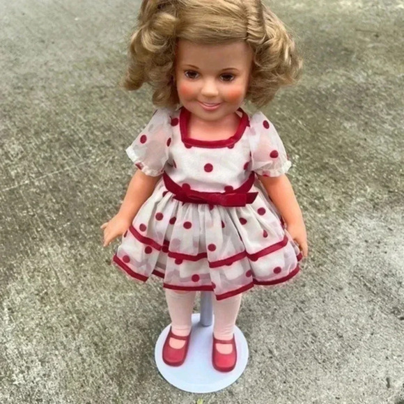 Vintage Shirley Temple doll - Picture 1 of 6